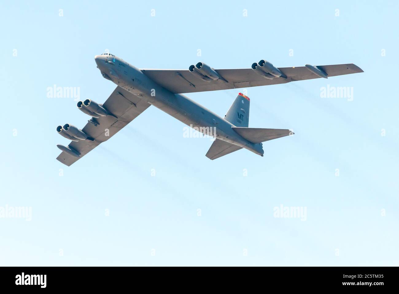 Boston, Massachusetts. 4 de julio de 2020. B-52 Fortaleza en el DOD Salute a América 2020 sobrevuelo. Foto de stock