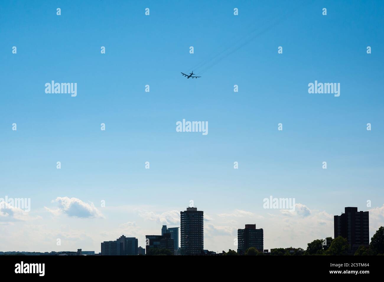 Boston, Massachusetts. 4 de julio de 2020. Departamento de Defensa Salute a América 2020, sobrevuelo. Foto de stock