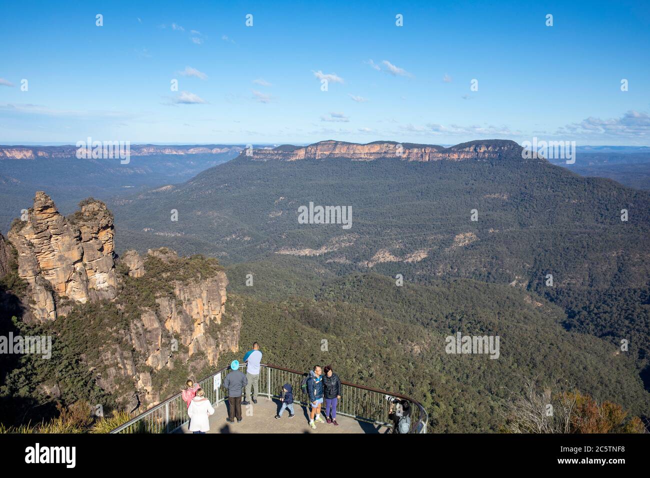 Tres hermanas y el valle de Jamison en Echo Point Katoomba en las montañas azules de nueva gales del sur, Australia Foto de stock