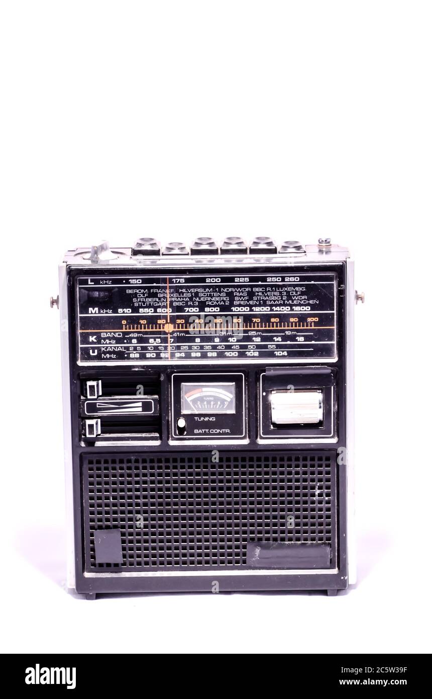 Radio de los años 70 de la vieja vendimia retro sobre fondo blanco  Fotografía de stock - Alamy