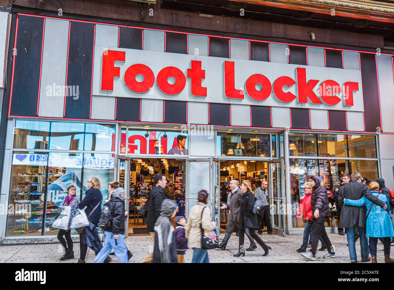 New York City Foot Locker Fotos e Imágenes de stock - Alamy