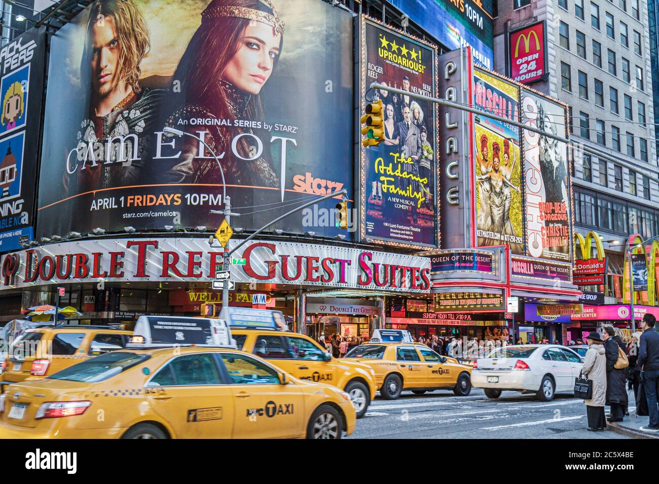 Nueva York,Nueva York,NYC,Midtown,Manhattan,Times Square,Distrito de Teatro,Broadway,Signo iluminado,Espectáculos,cartelera,anuncio,ad advertisi Foto de stock