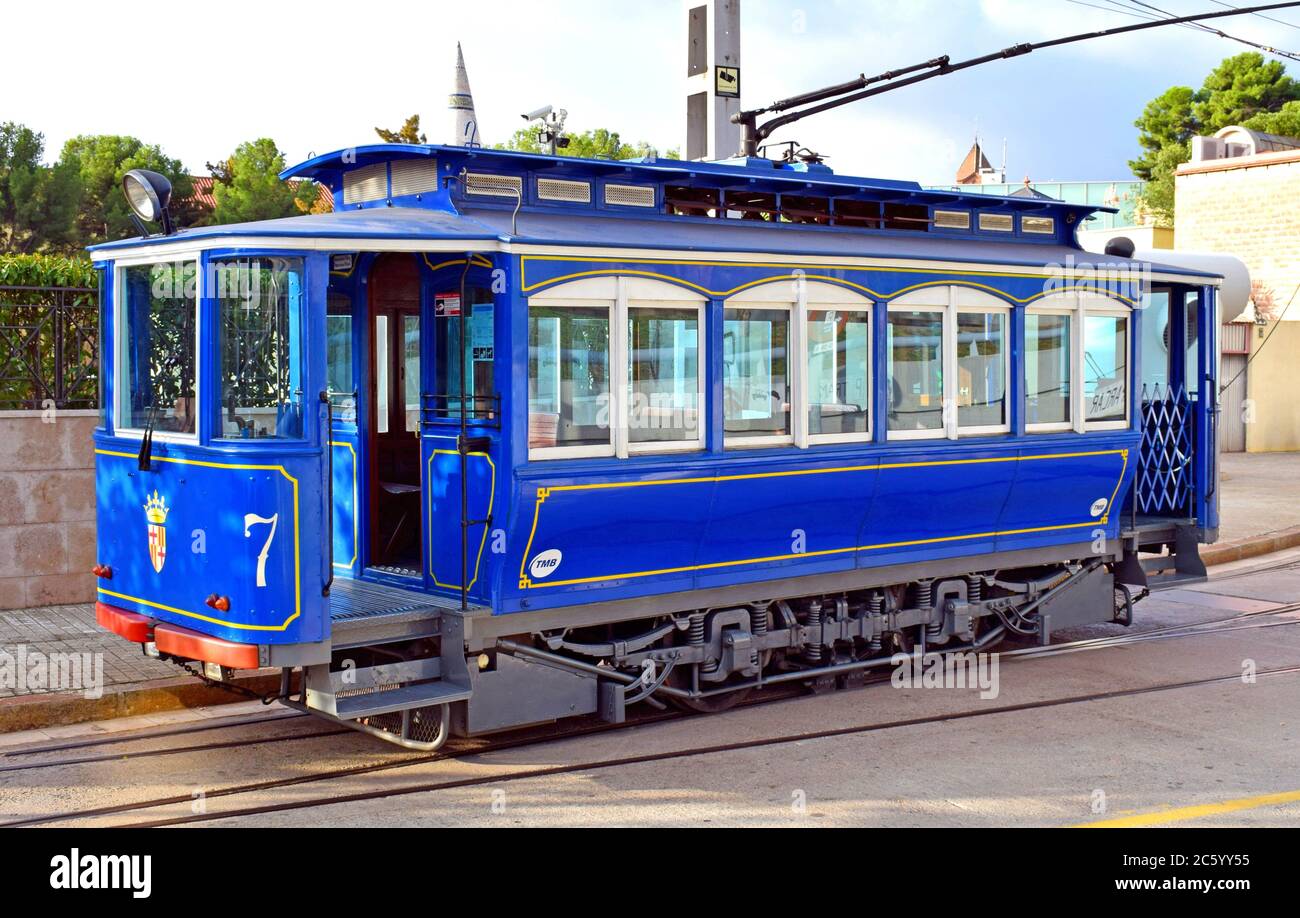 Antiguo tren azul en funcionamiento, Barcelona Eapaña.. Foto de stock
