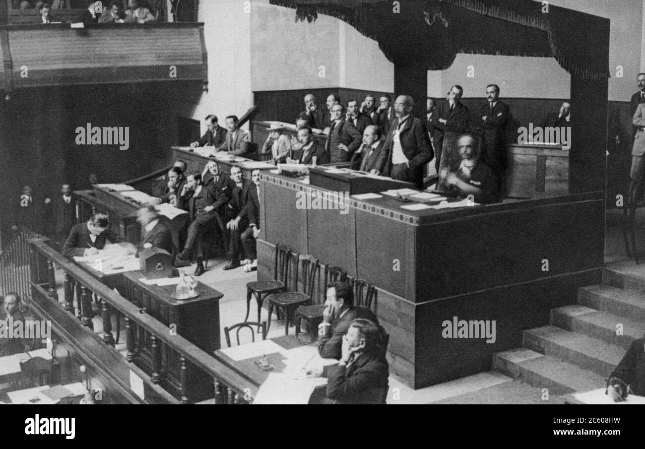 El Ministro de Asuntos Exteriores holandés Carnaby pronuncia un discurso como Presidente de la Conferencia de la Liga de las Naciones en Ginebra. 1921 Foto de stock