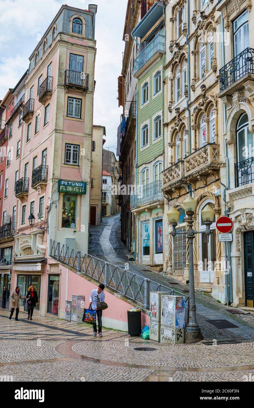 Arquitectura histórica en el casco antiguo de Coimbra, Portugal, Europa  Fotografía de stock - Alamy