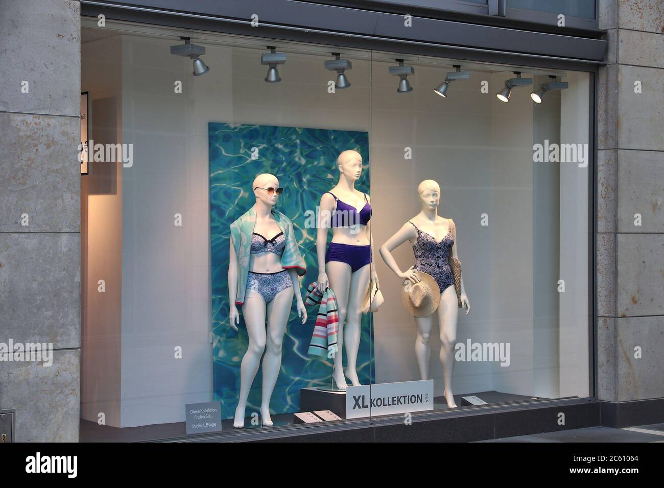 clothes fotografías e imágenes de alta resolución - Alamy