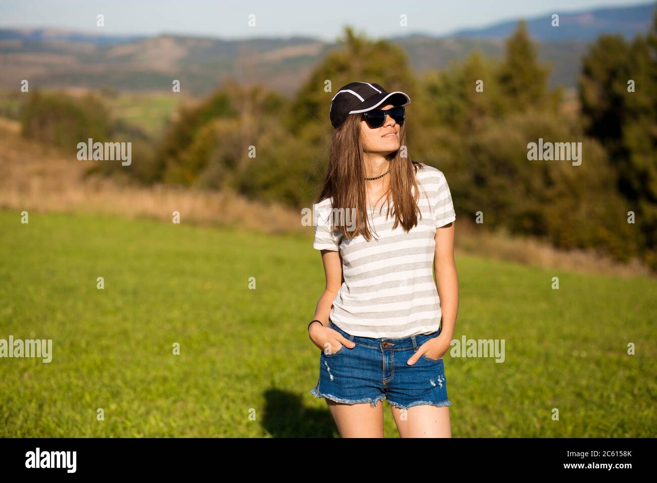 Pantalones Cortos De Jeans Fotos e Imágenes de stock - Página 3 - Alamy