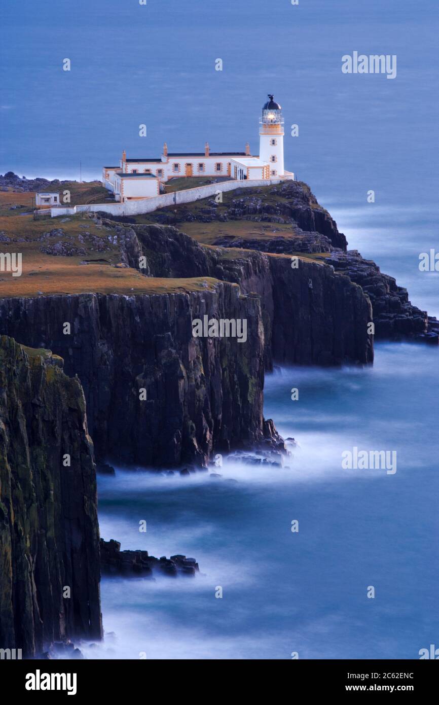 Faro de Neist Point, Isla de Skye, Highland, Escocia, Reino Unido. Foto de stock