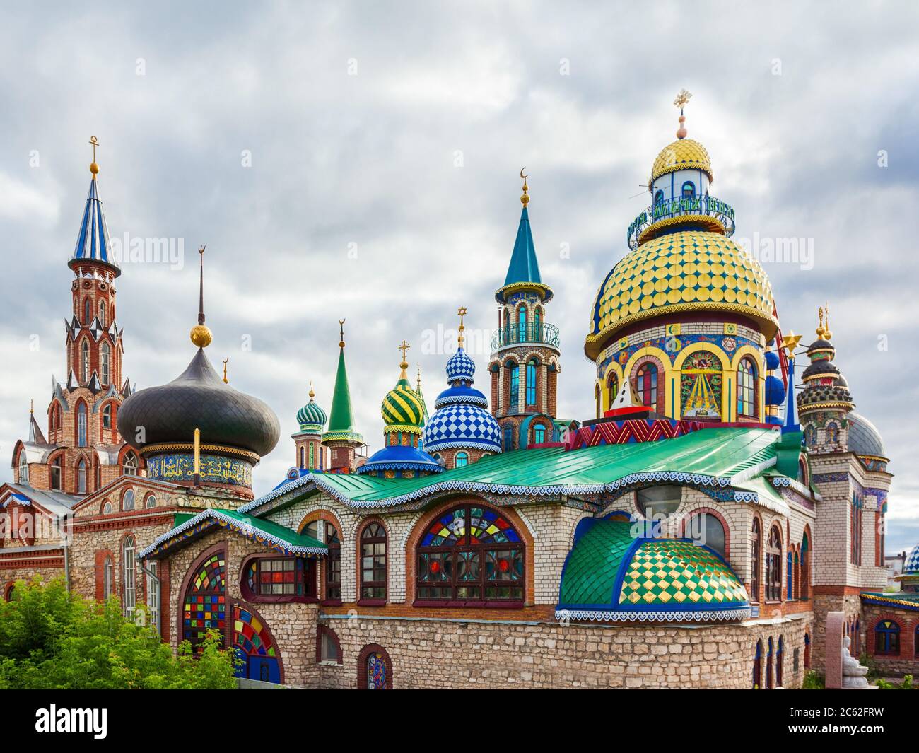 El Templo de todas las religiones o el Templo Universal es un complejo  arquitectónico en el Staroye Arakchino Microdistrict de Kazan, Rusia  Fotografía de stock - Alamy