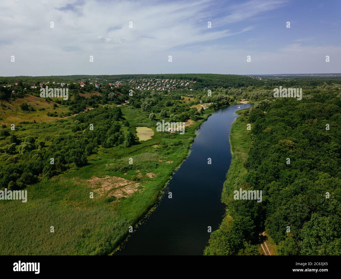 Vista aérea de hermoso paisaje natural. Río Voronezh, Rusia Foto de stock