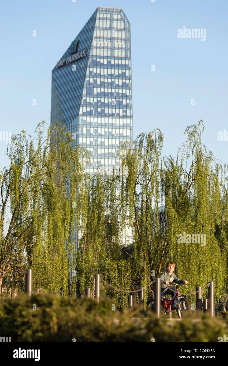 Italia, Lombardía, Milán, Biblioteca degli Alberi y Torre del Diamante Foto de stock