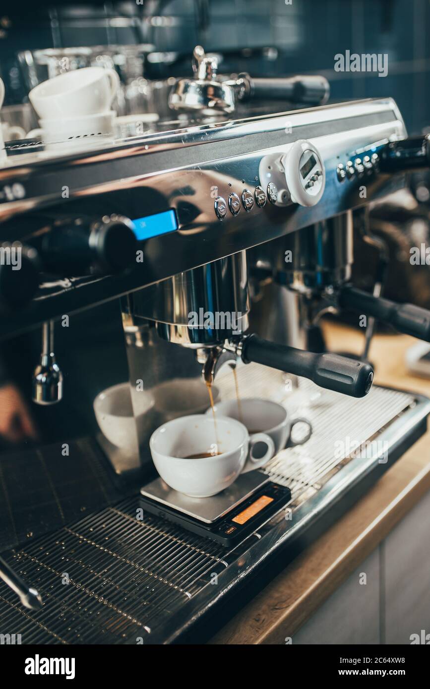 Máquina de café profesional industrial de alto rendimiento y potente para  café y bar restaurante Fotografía de stock - Alamy