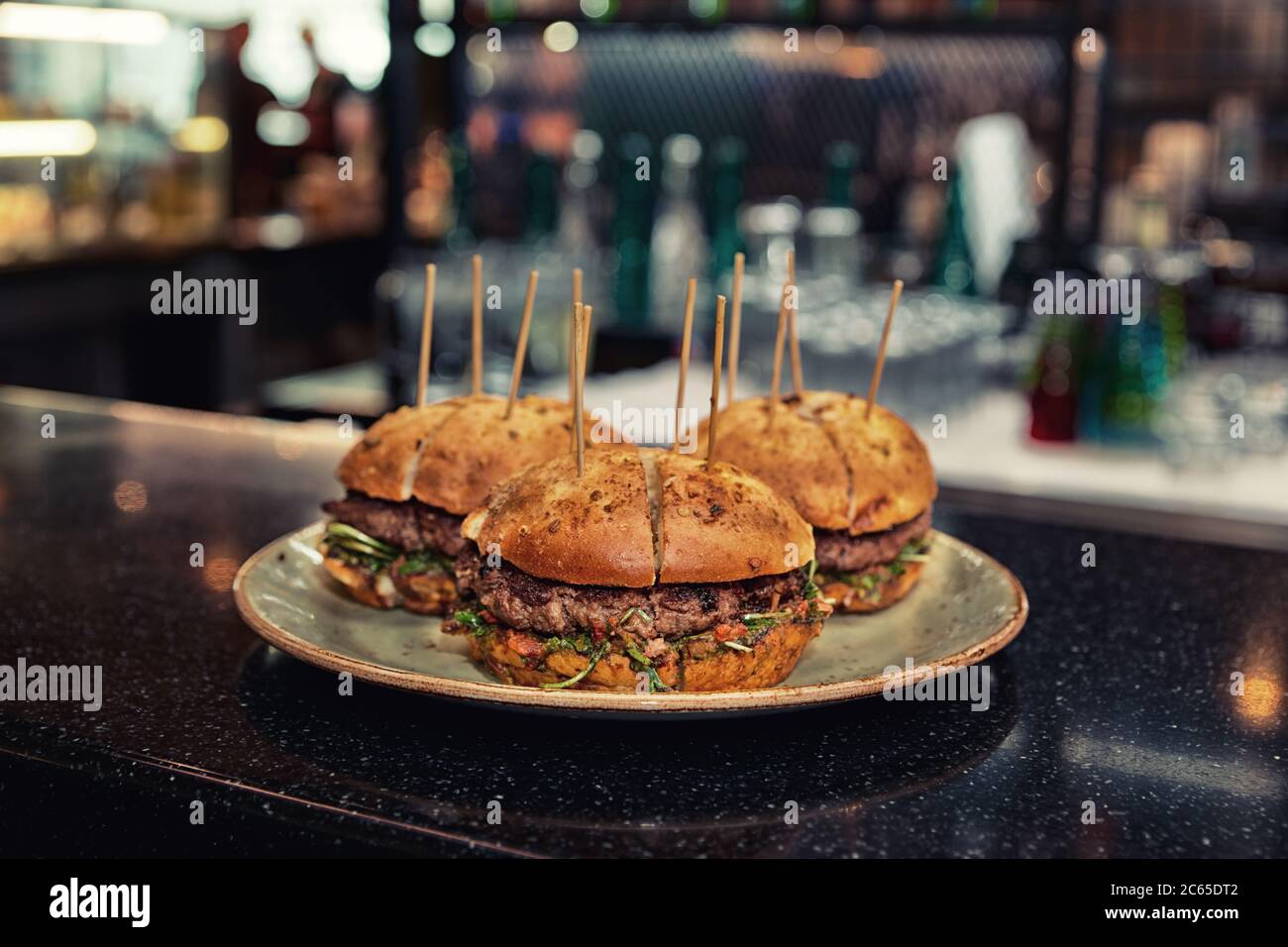 Retro american burger bar fotografías e imágenes de alta resolución - Alamy
