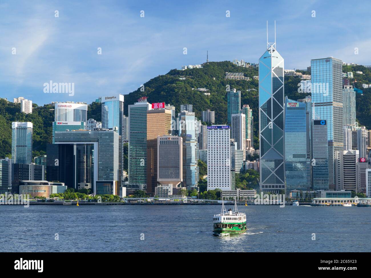 Horizonte de la isla de Hong Kong y Star Ferry, Hong Kong Foto de stock