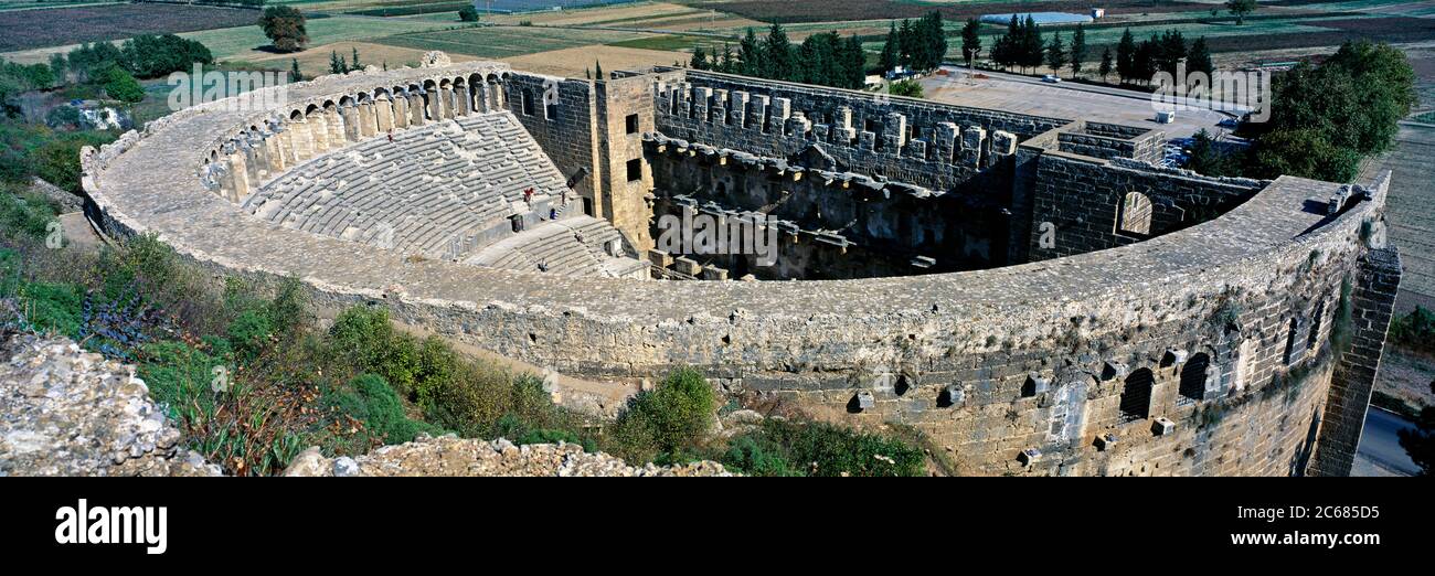 Vista de gran angular del Anfiteatro Aspendos en Aspendos, Antalya, Turquía Foto de stock