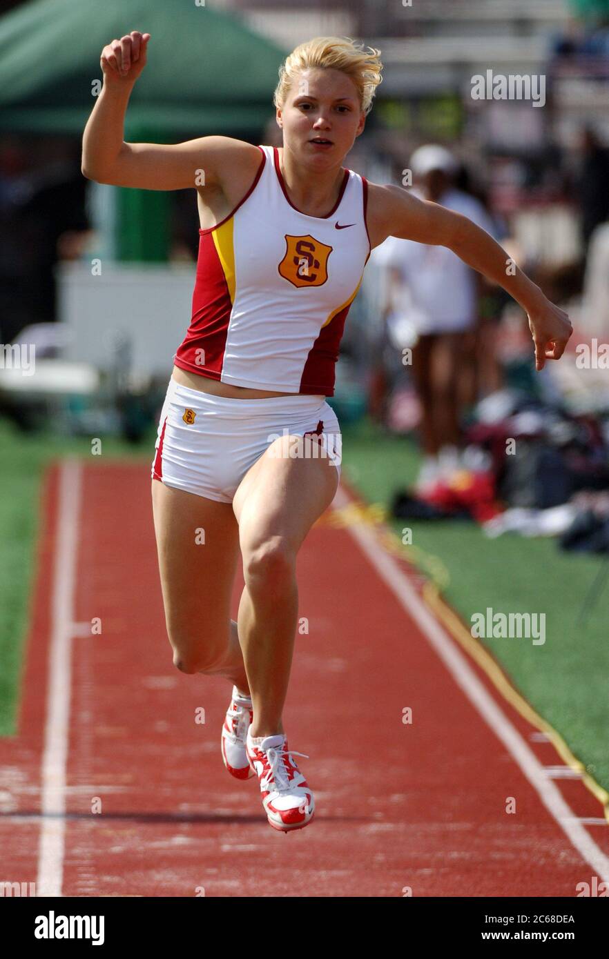 Los Angeles, Estados Unidos. 1 de abril de 2006. Katarzyna Klisowska de USC fue quinto en el triple salto a 38-3 1/2 (11,67m) en el Cardinal & Gold Invitational en Cromwell Field en los Ángeles el sábado, 1 de abril de 2006. Foto a través de crédito: Newscom/Alamy Live News Foto de stock