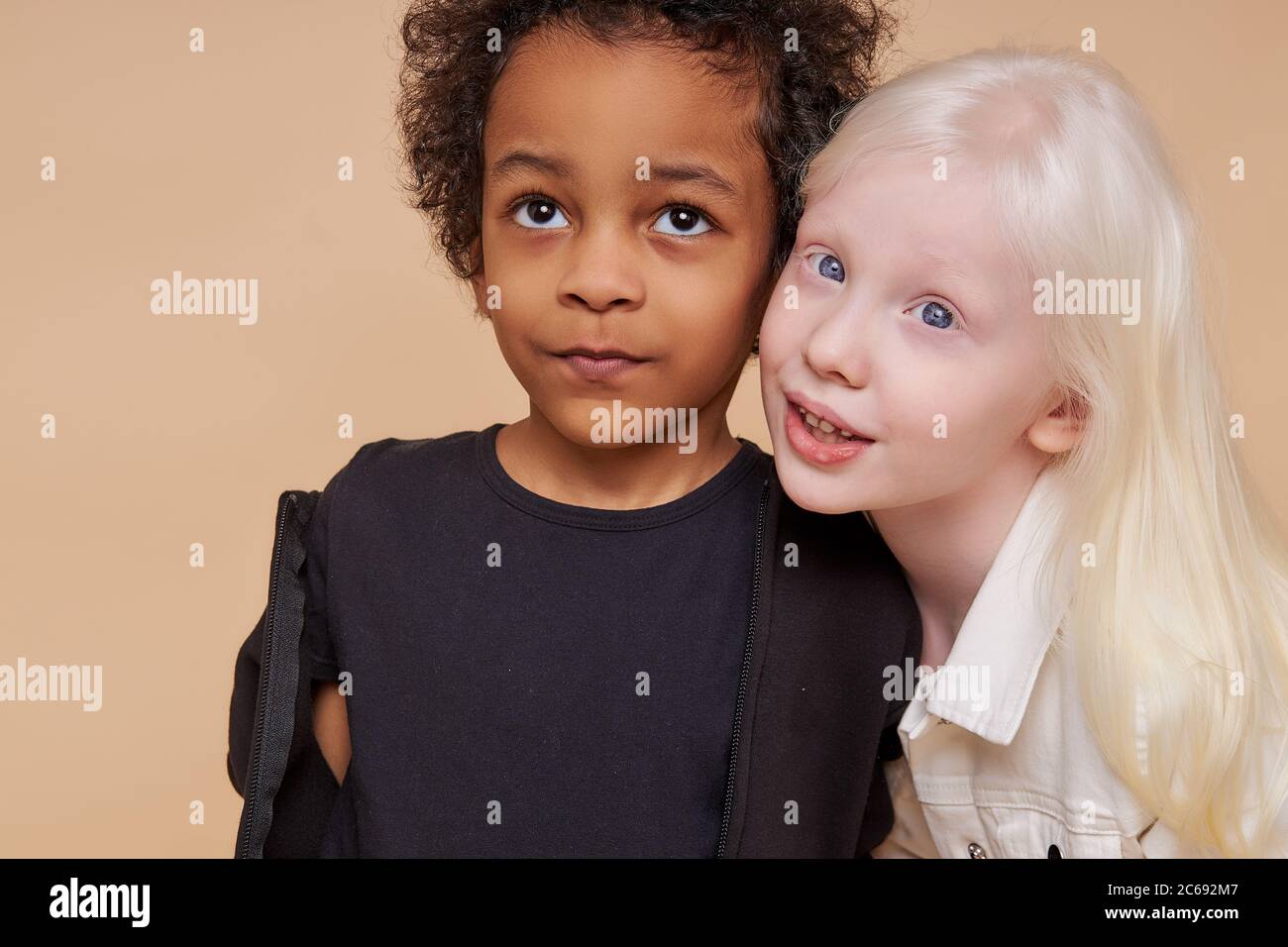 Albino girls fotografías e imágenes de alta resolución - Página 2 - Alamy