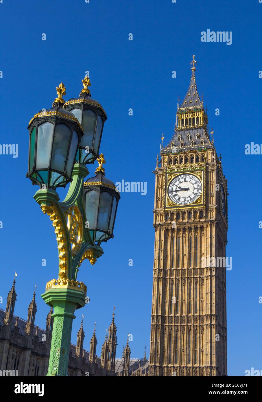 Big Ben y una lámpara de la calle de Londres Foto de stock