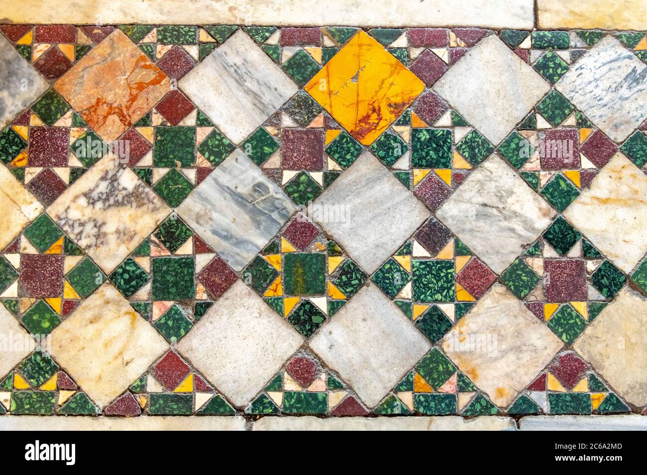 Italia, Roma, Santa María en la Iglesia de Cosmedin, baldosas de piso Foto de stock