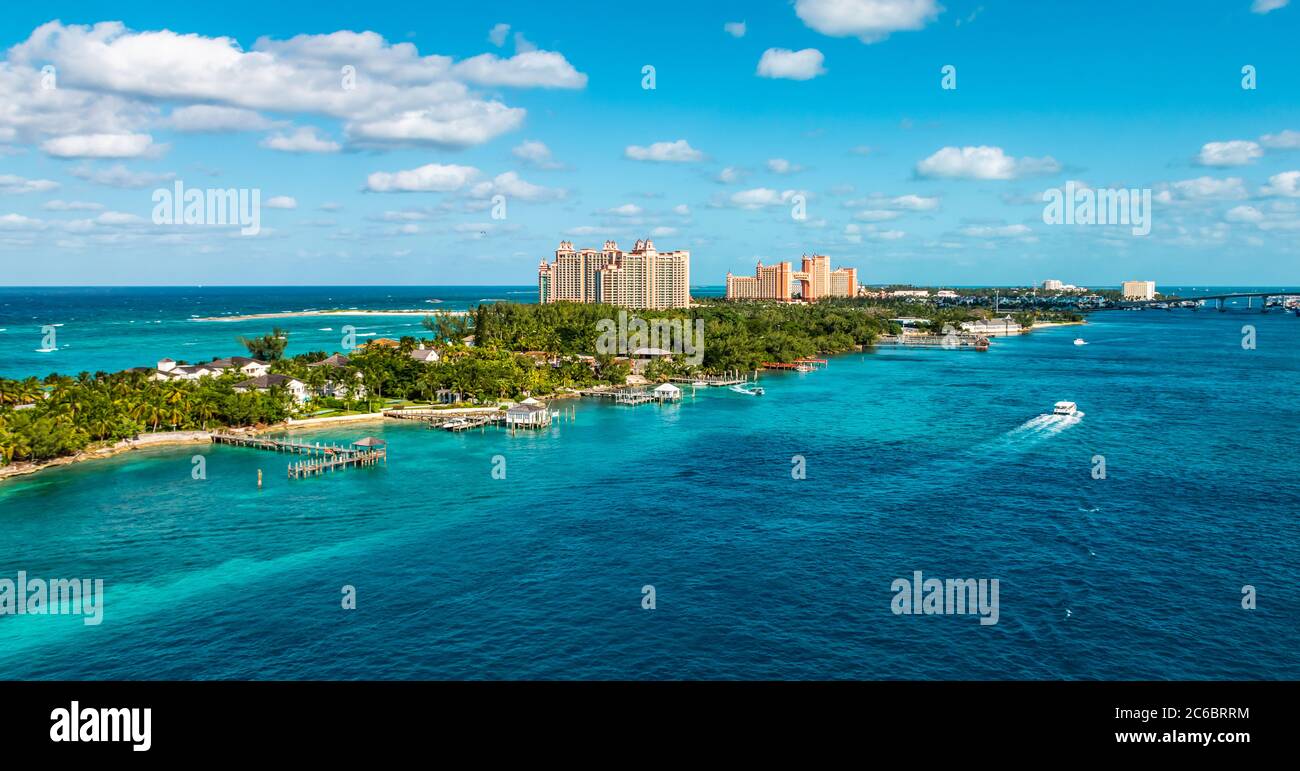 Vista panorámica de la Isla pequeña en el puerto de cruceros de Nassau en las Bahamas. Foto de stock