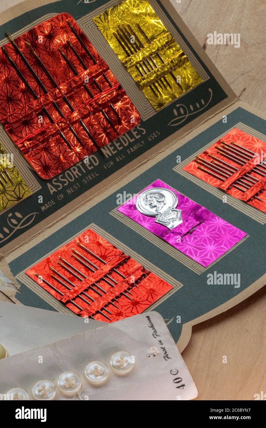 Surtido de agujas de costura Vintage en estuche de papel, EE.UU Fotografía  de stock - Alamy