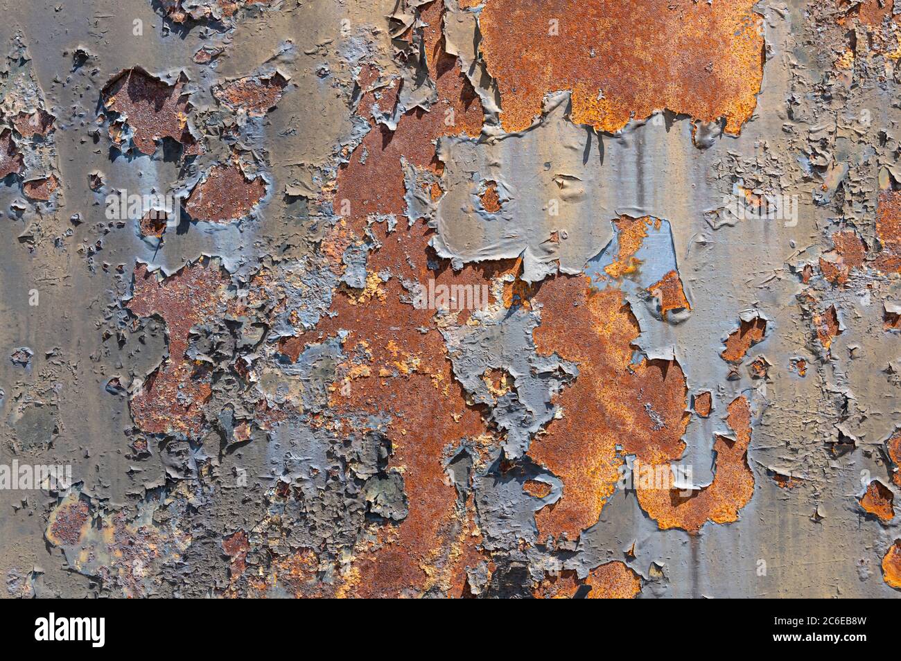 Textura de metal vieja, oxidada y áspera cubierta con parches de