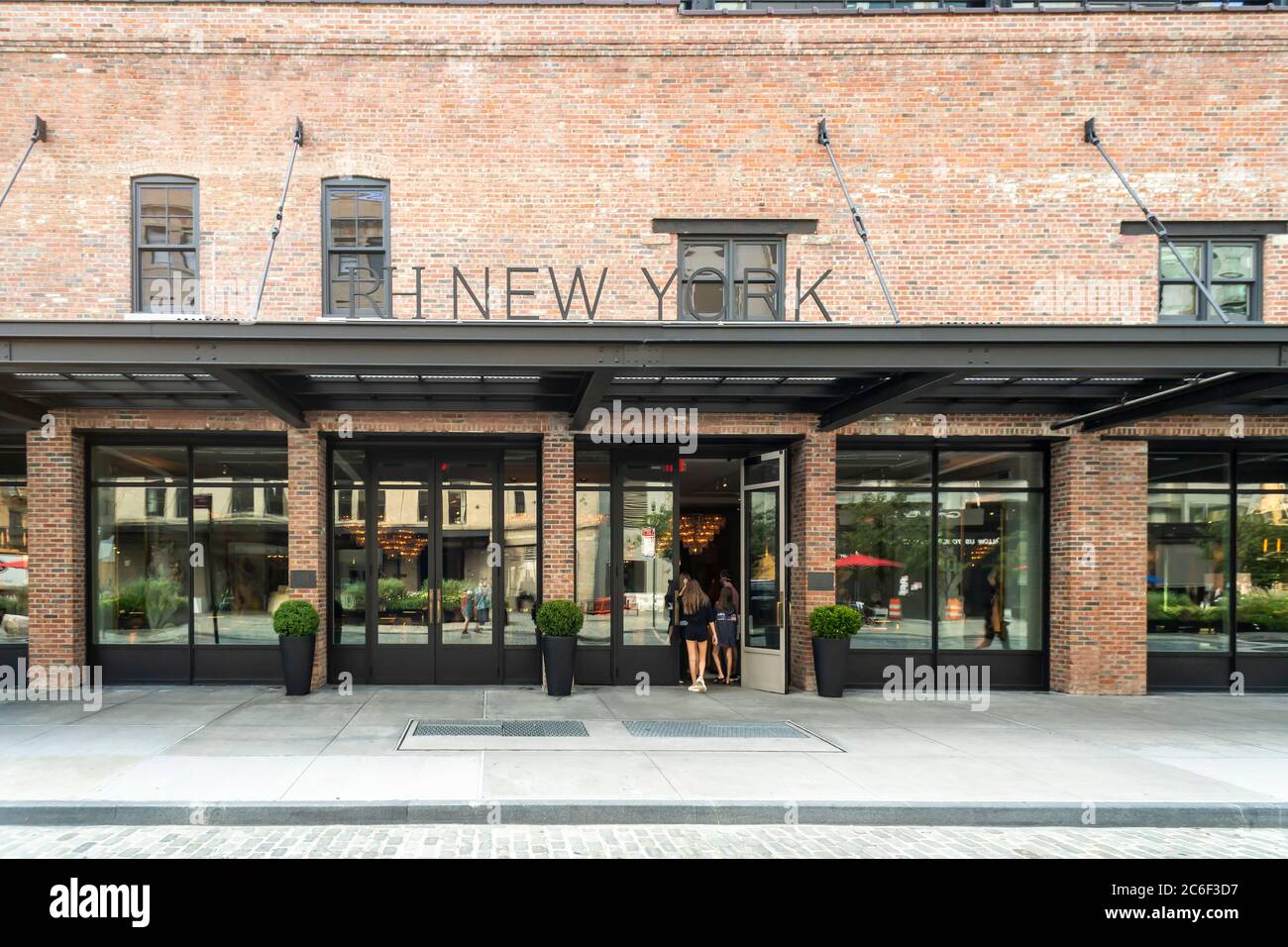 Una tienda RH (Née Restoration hardware) abierta para la fase 3 de