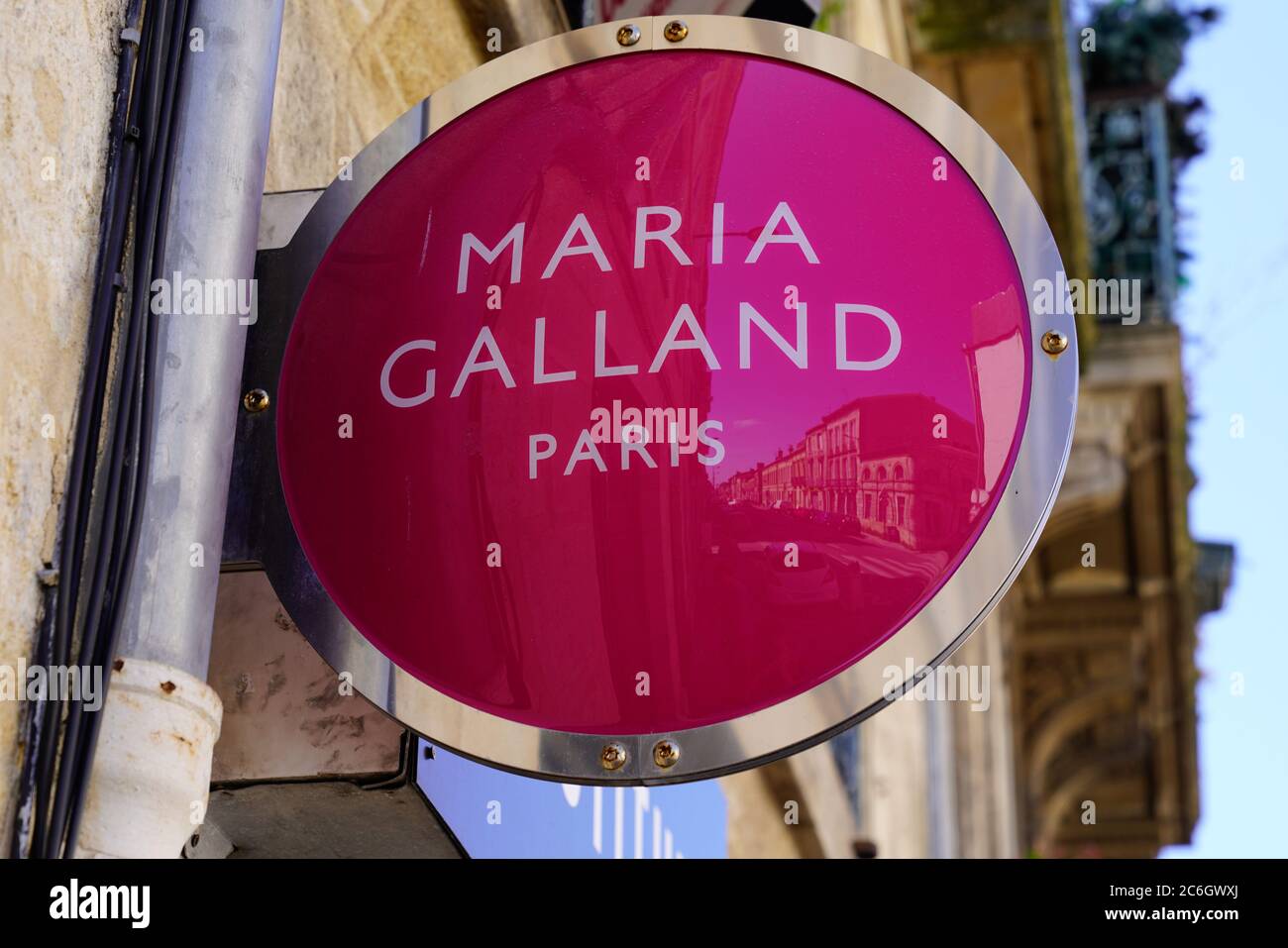 Burdeos , Aquitania / Francia - 07 06 2020 : institut Maria Galland  logotipo de la belleza en la tienda signo francés Marca y cadena de la  tienda de cosméticos Fotografía de stock - Alamy