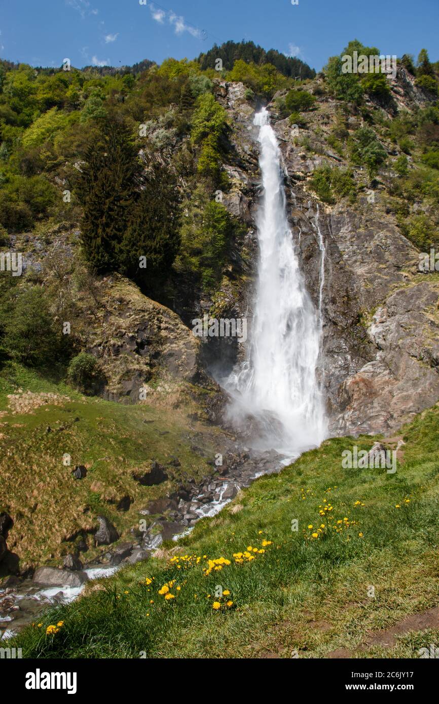Wasserfall de Rauschender Foto de stock