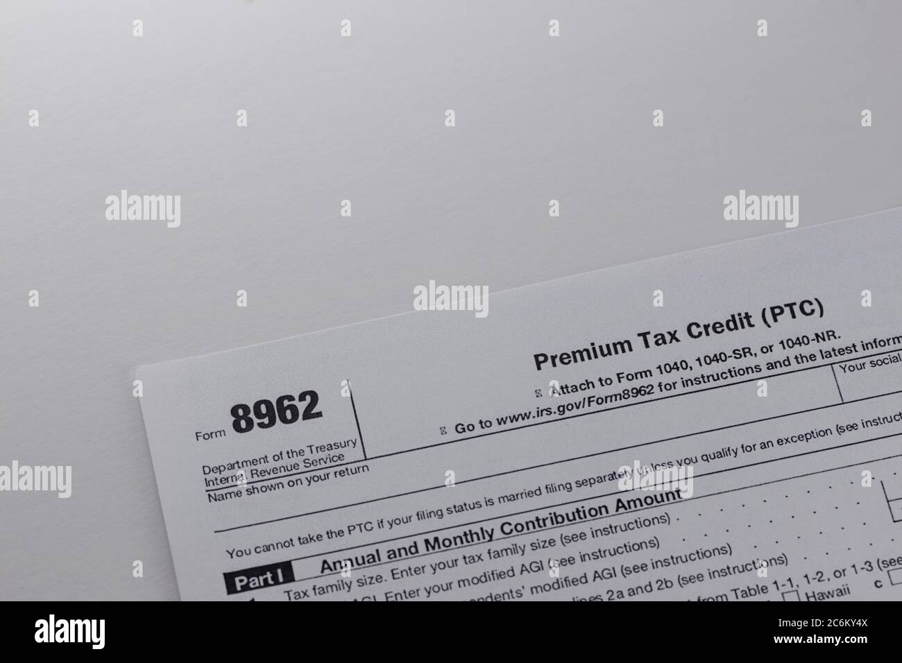 Formulario de impuestos federales del irs 8962 para reportar el crédito de impuestos de primas recibido para el seguro de salud a través de la ley de atención médica asequible u Obamacare ona blanca ba Foto de stock