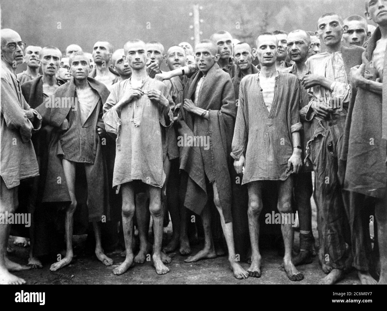 1945 , 7 de mayo, AUSTRIA : la concentración nazi alemana en EBENSEE esta  foto fue tomada por el fotógrafo oficial del Ejército de los Estados Unidos  del Teniente A. E. Samuelson.
