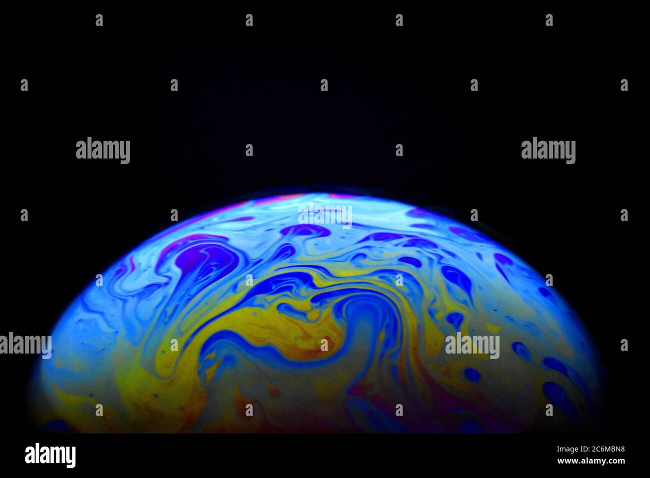 Color aleatorio de superficie de burbuja de jabón. Modelo de atmósfera y planeta. Foto de stock