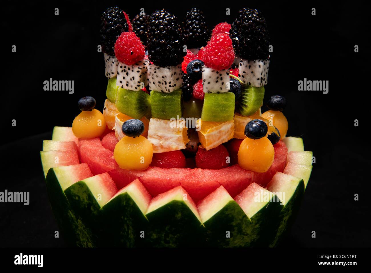 Arreglos de frutas comestibles. Foto de stock