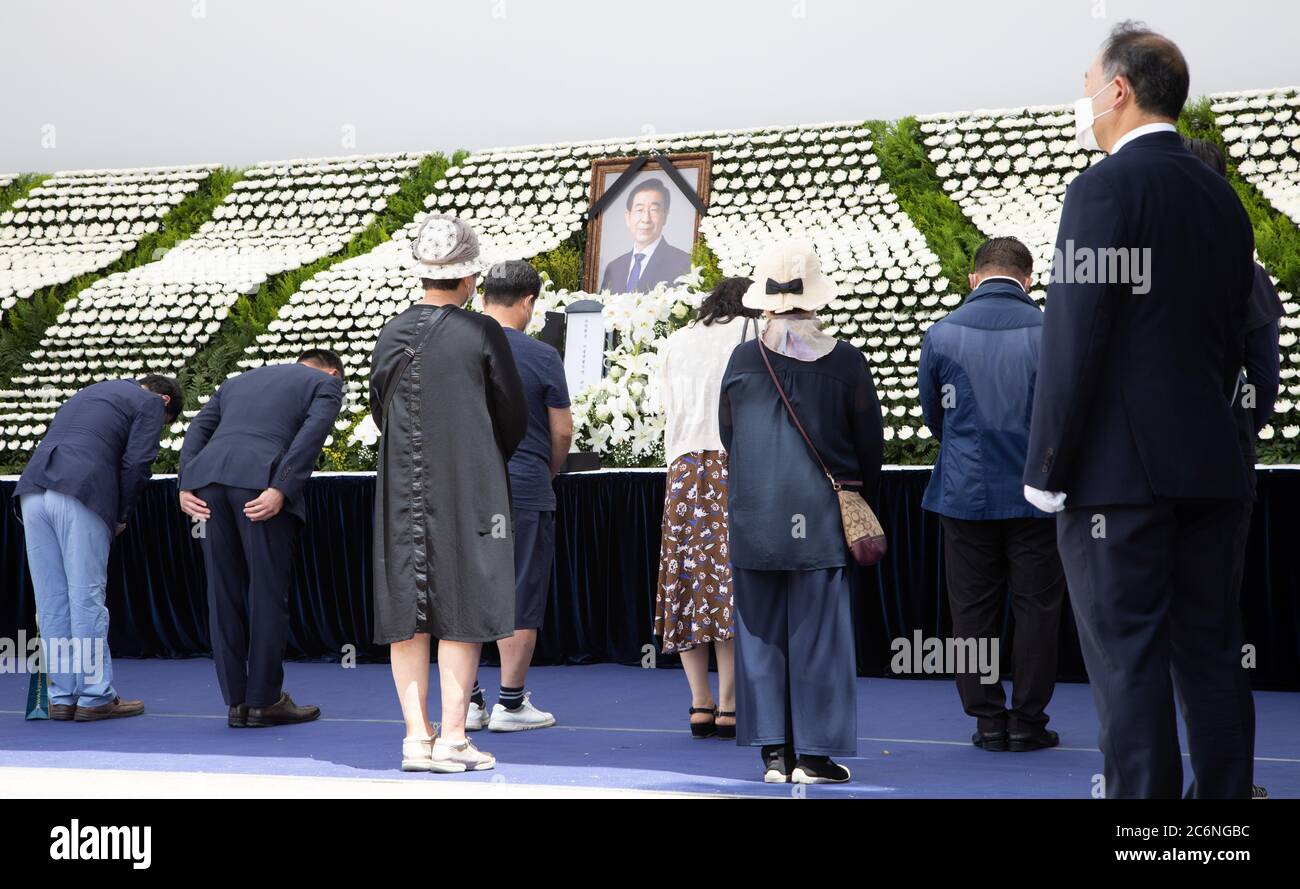Seul Corea Del Sur 11 De Julio De 2020 La Gente Llora La Muerte Del Alcalde