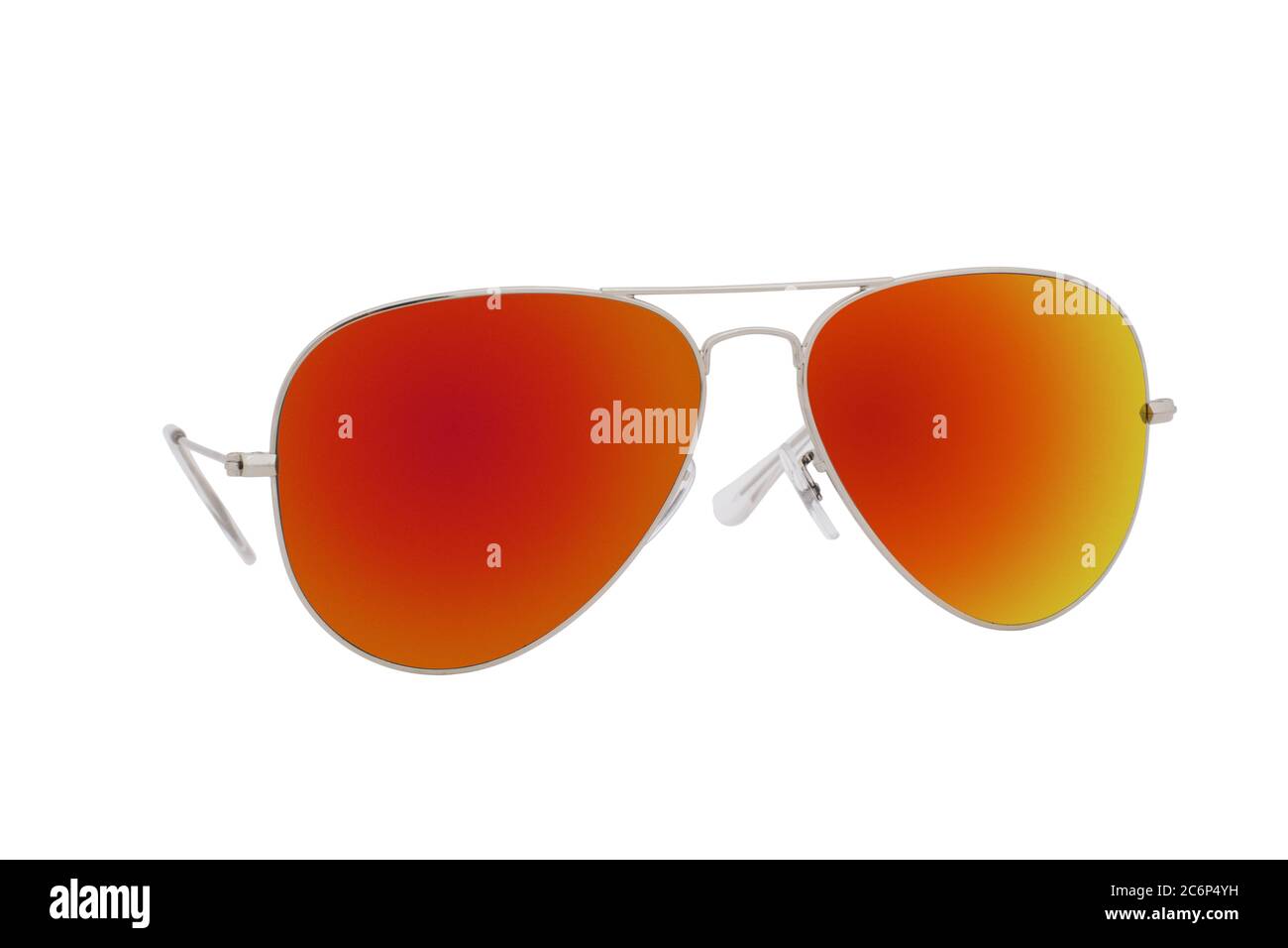 Gafas de sol con marco plateado y lentes rojas aisladas sobre fondo blanco Fotografía de stock Alamy