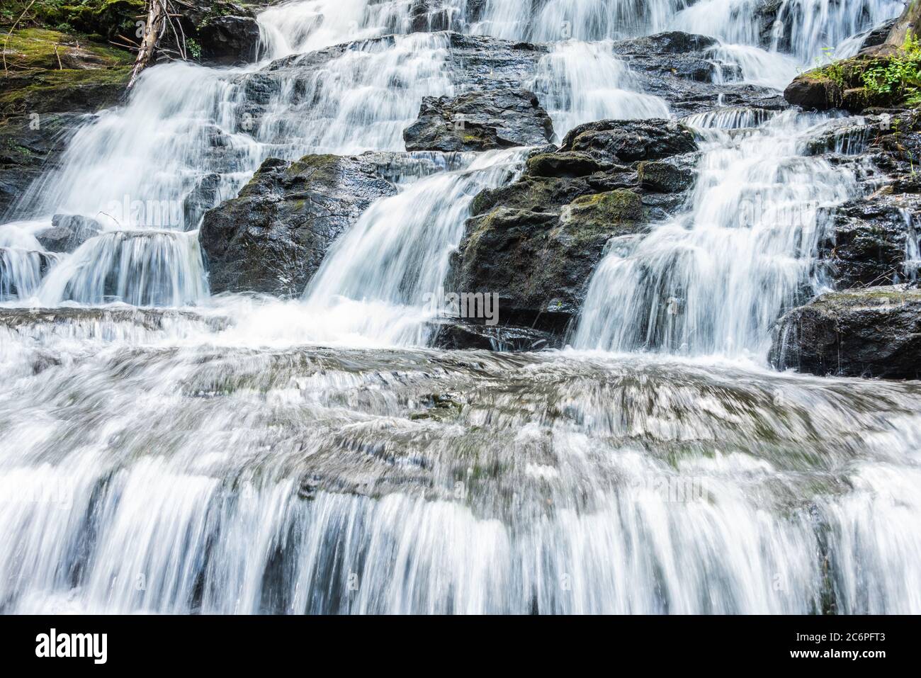 Cataratas de Trahlyta en el Parque Estatal Vogel en Blairsville, Georgia. (EE.UU.) Foto de stock