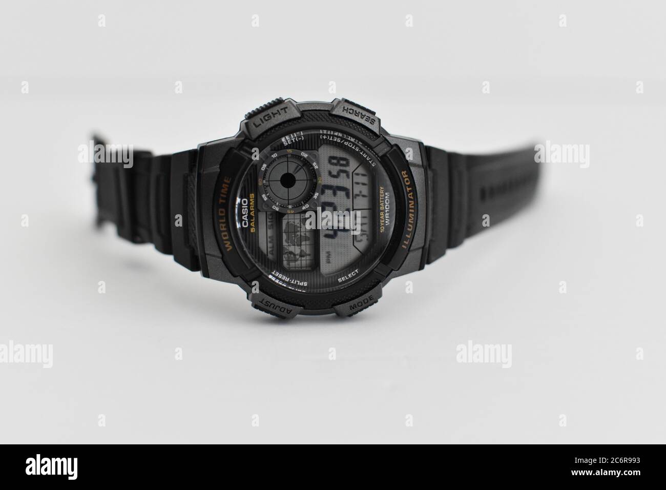 Reloj deportivo digital Casio Men's World Time, Negro/Plata AE1000W-1BV  Fotografía de stock - Alamy