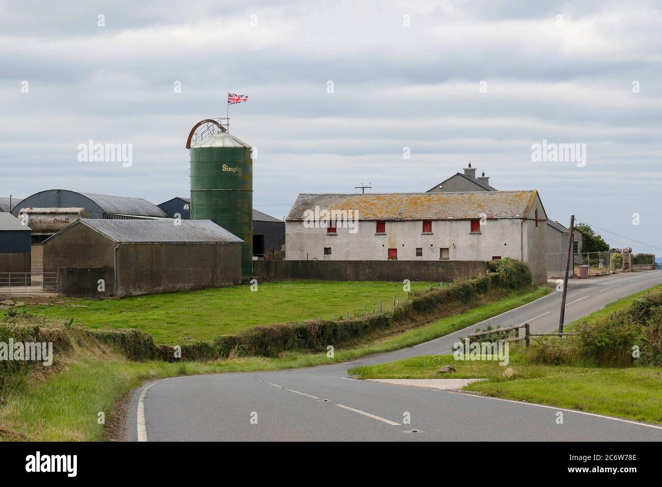 Condado de Down, Irlanda del Norte. 12 de julio de 2020. El tiempo en el Reino Unido: Un día gris con sol ocasional pero suave en una brisa fuerte. Crédito: CAZIMB/Alamy Live News. Foto de stock