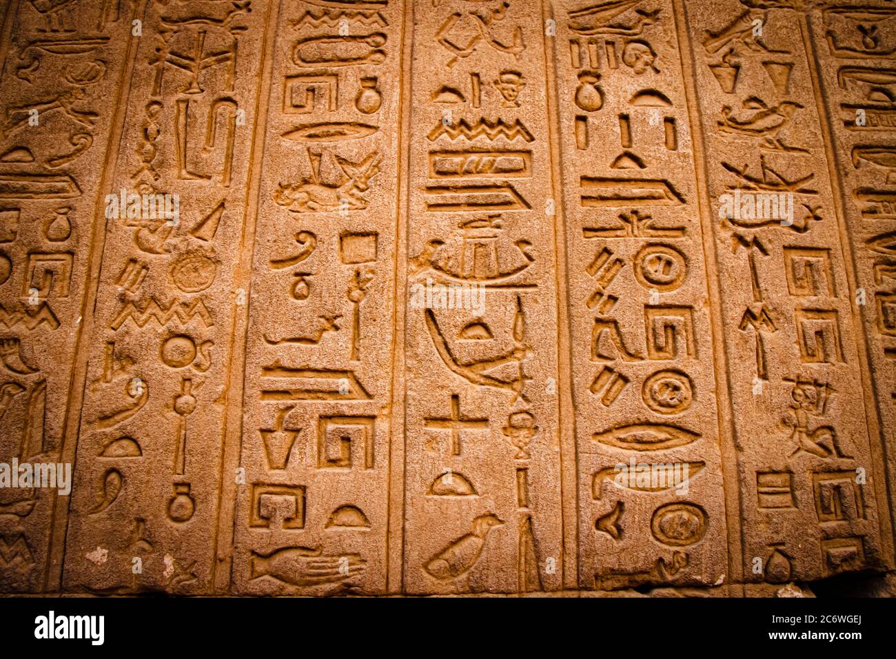 Escritura egipcia antigua, jeroglíficos egipcios. Foto de stock