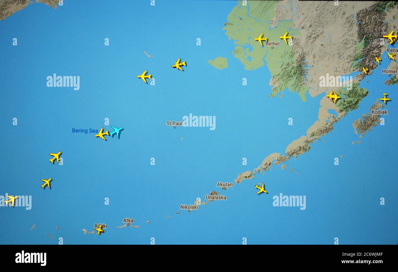 Tráfico aéreo sobre el mar de Bering (12 de julio de 2020, UTC 16.32) con el sitio de Flightrdar 24 por Svenska Resenätverket AB Foto de stock