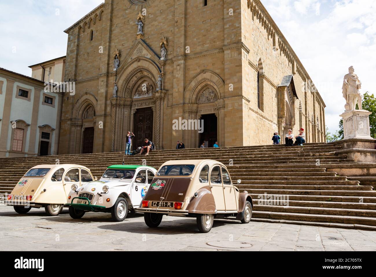 Citroen 2CV der Klassiker der französischen firma genannt die 'Ente' en Arezzo Toskana Foto de stock