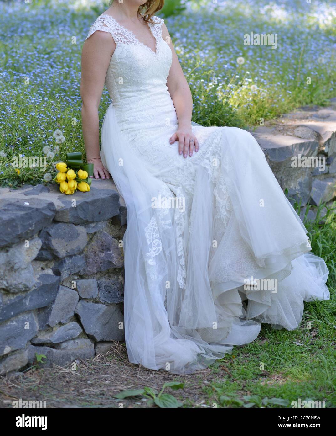 Vestido de novia amarillo fotografías e imágenes de alta resolución - Alamy Vestido de novia amarillo fotografías e imágenes de alta resolución - Alamy