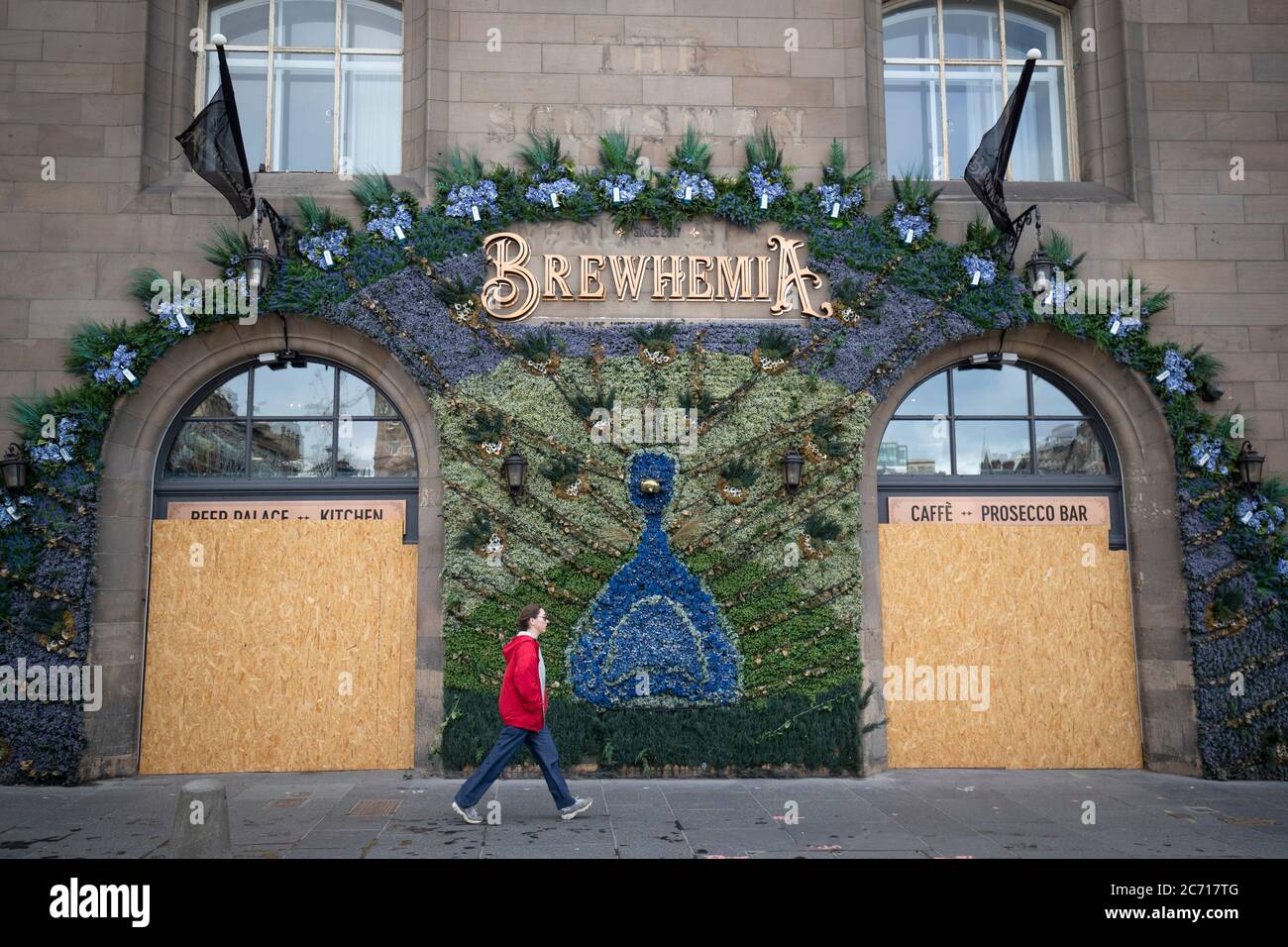 El restaurante y bar Brewhemia en Market Street, Edimburgo, antes de reabrir el 15 de julio, mientras Escocia se prepara para el levantamiento de nuevas restricciones de bloqueo coronavirus. Foto de stock