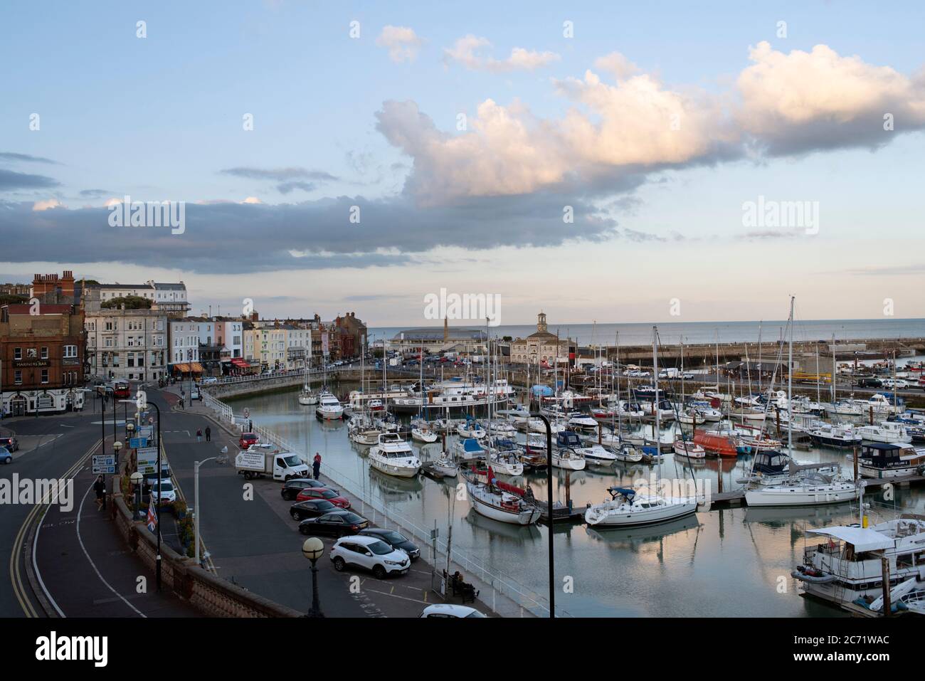 Puerto deportivo Royal Harbor, Ramsgate, Kent, Reino Unido Foto de stock