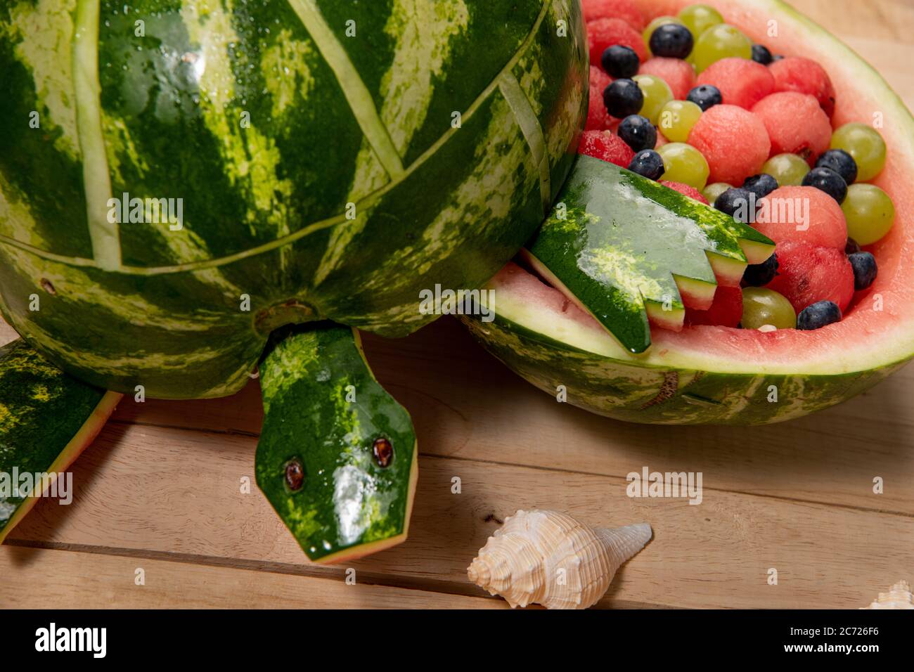 Arreglos de frutas comestibles. Foto de stock