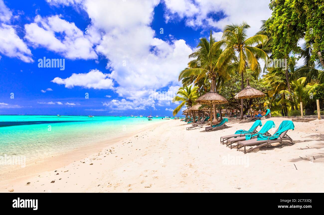 Maravilloso paisaje natural idílico - playa tropical de la isla Mauricio, le Morne Foto de stock
