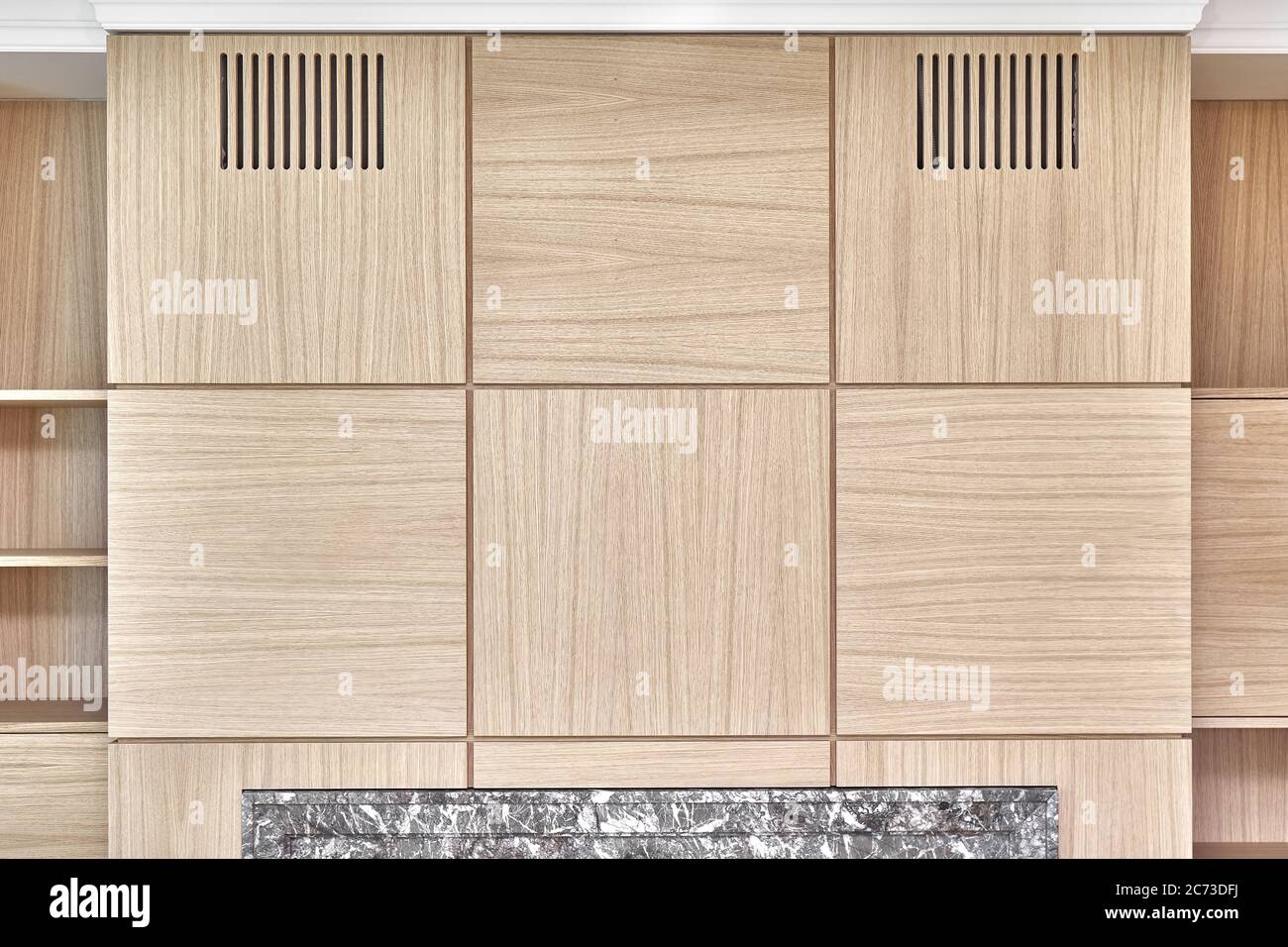 https://c8.alamy.com/compes/2c73dfj/paneles-de-madera-para-paredes-estanterias-de-madera-y-paneles-de-pared-de-madera-de-roble-de-chapa-mdf-primer-plano-2c73dfj.jpg