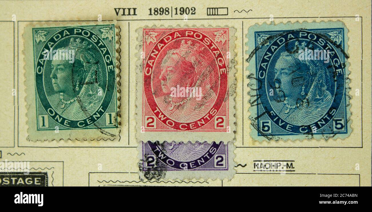 Sellos de correos canadienses con la Reina Victoria. Las marcas son de  1898-1902 Fotografía de stock - Alamy