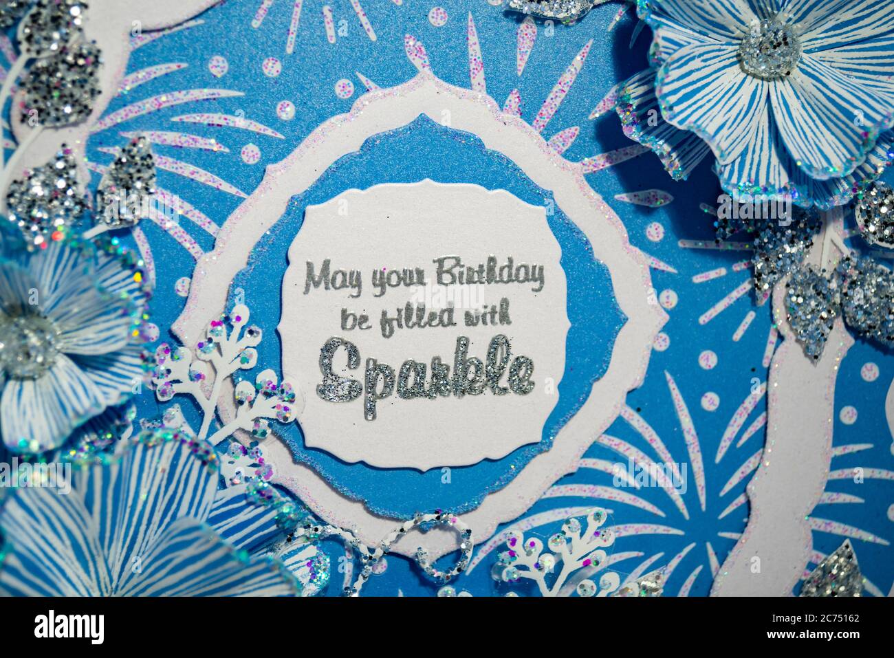 Que tu cumpleaños esté lleno de destellos, tarjeta de felicitación hecha a mano Foto de stock