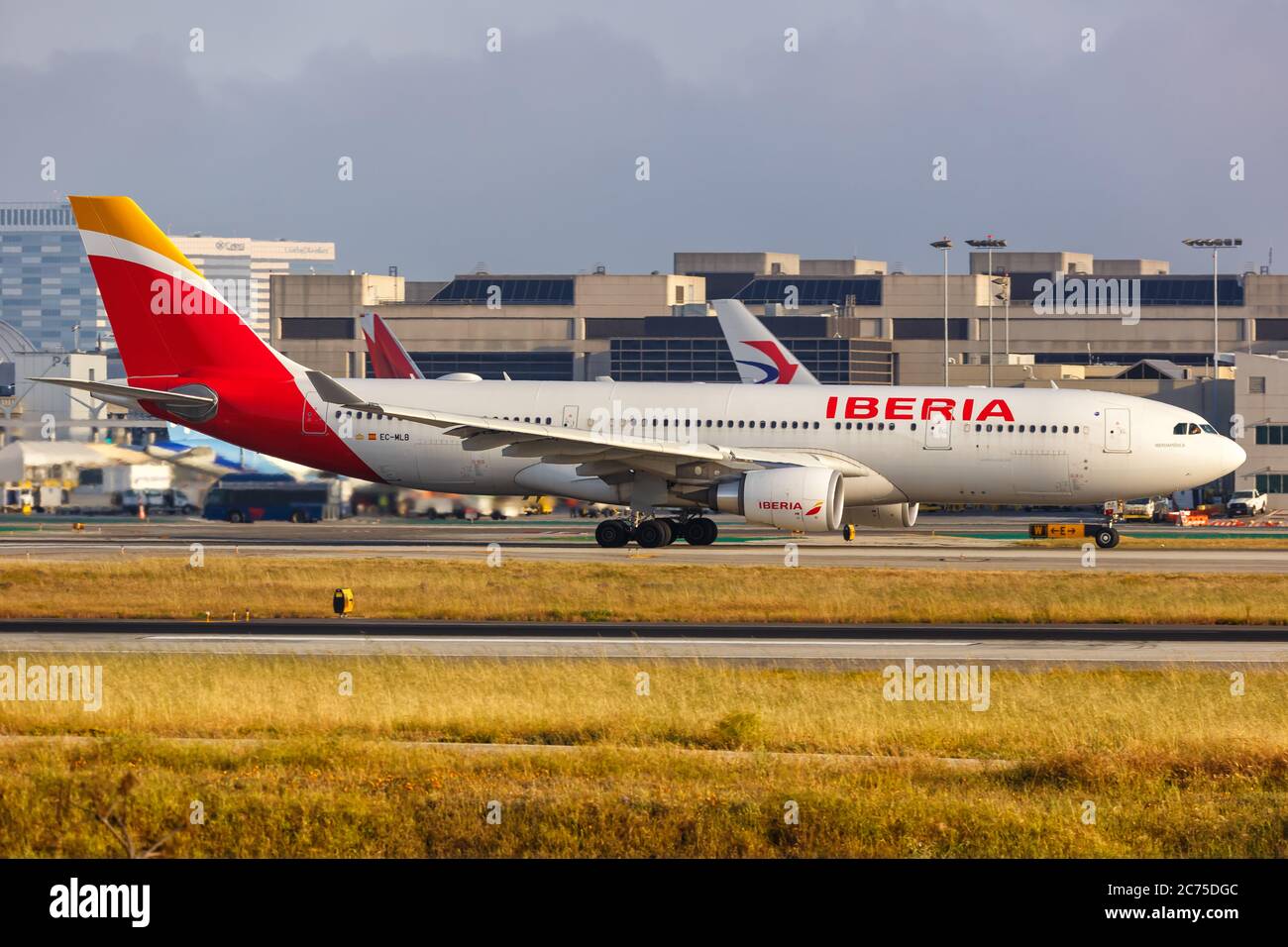 Los Angeles, California - 14 de abril de 2019: Avión Iberia Airbus A330-200  en el aeropuerto internacional de los Ángeles (LAX) en California. Airbus  es una Europa Fotografía de stock - Alamy
